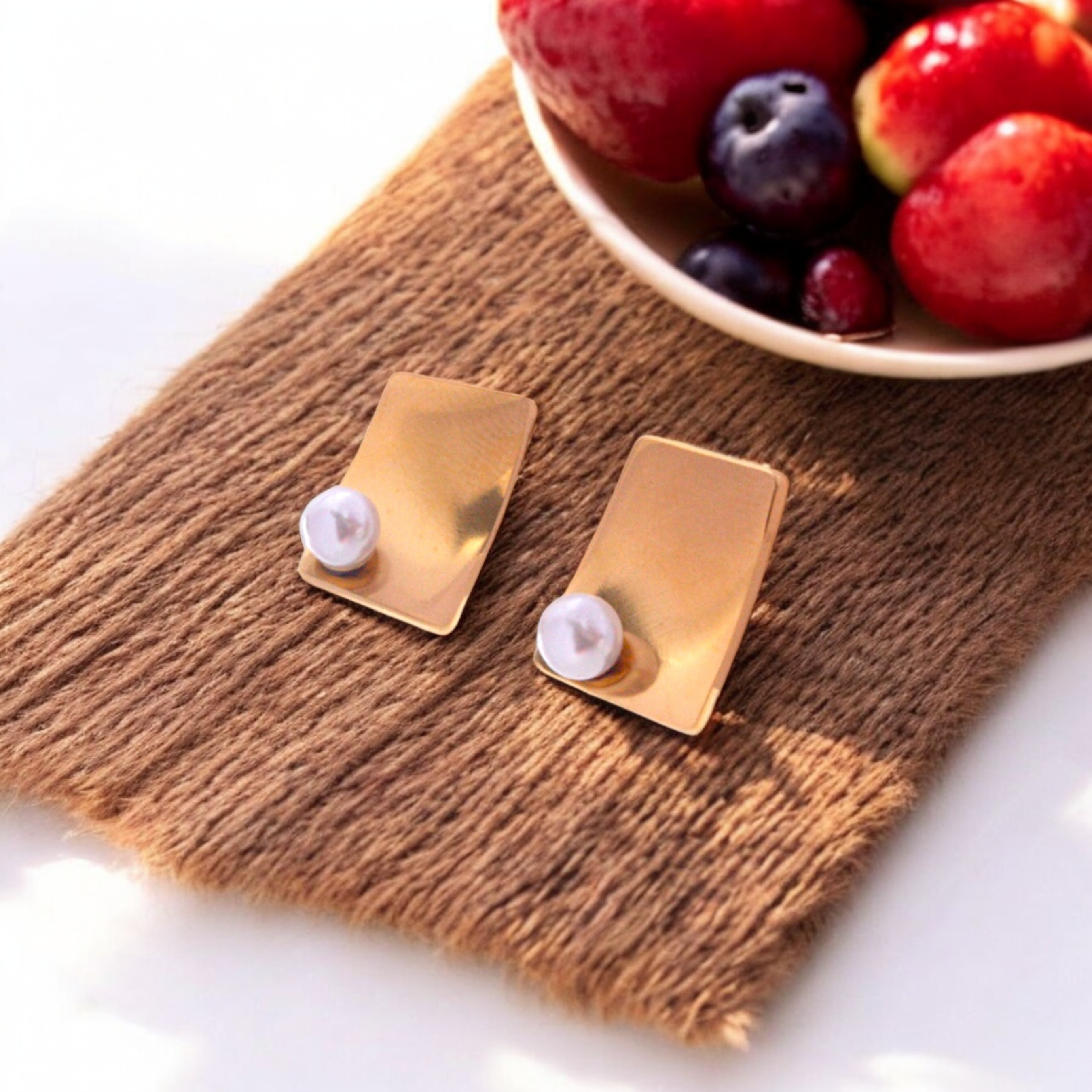 Minimalist Pearl Earring