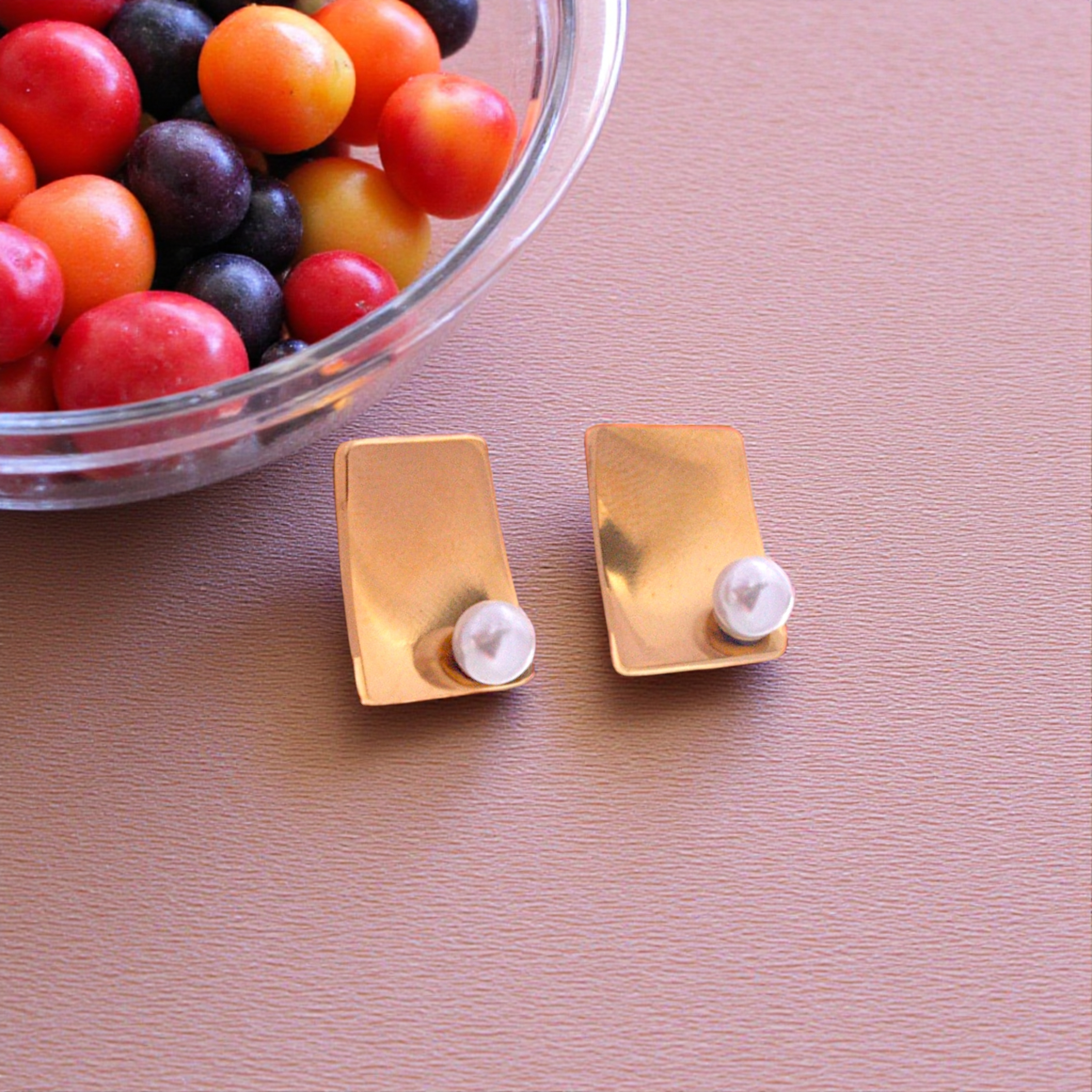 Minimalist Pearl Earring