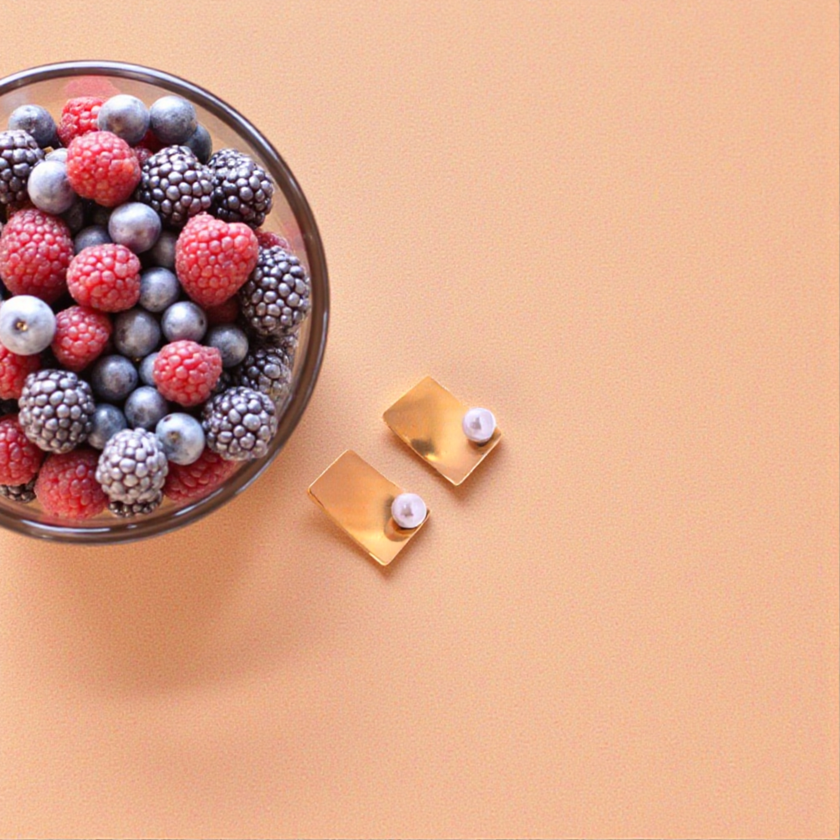 Minimalist Pearl Earring